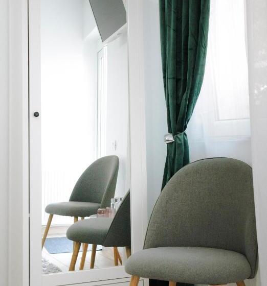 اتاق لوکس, Popas Boutique