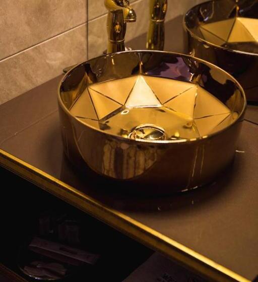 اتاق راحتی سه تخته, West Shine Boutique