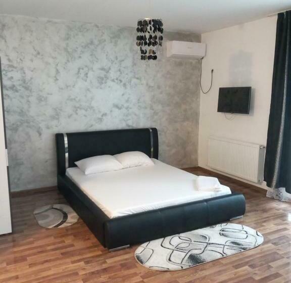 استودیو خانوادگی, Aquazure Residence