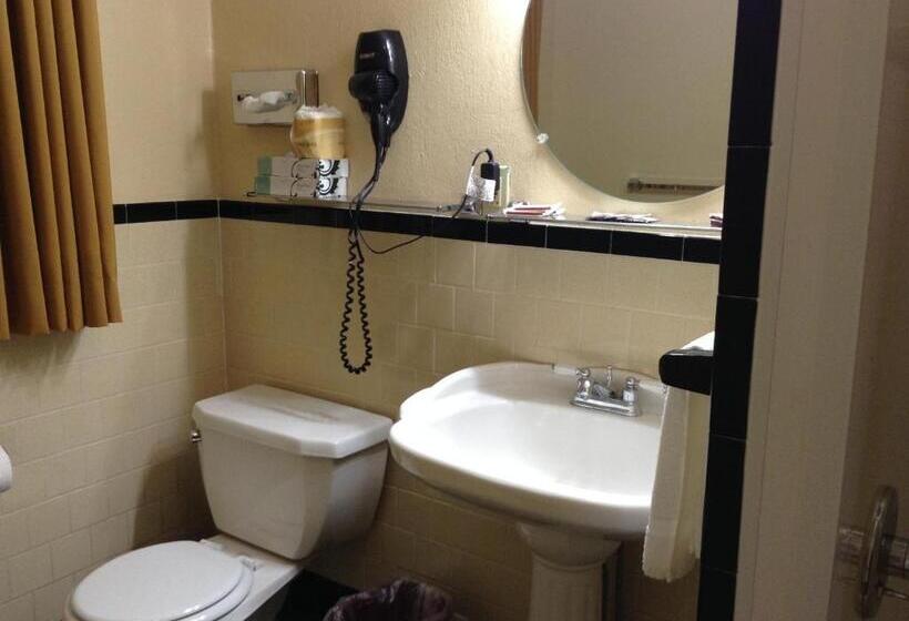 Номер Стандарт с Балконом, Briarcliff Motel