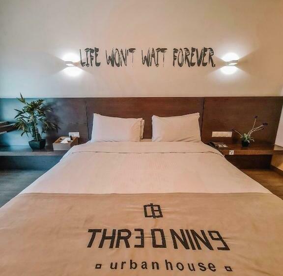 اتاق لوکس, Three O Nine