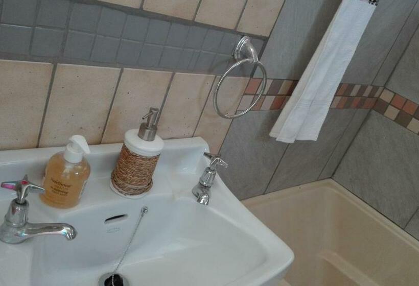 اتاق اکونومی, Rocks And Aloes Guest Lodge