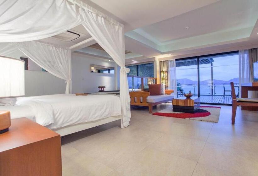 스위트 킹사이즈 침대, Zenmaya Oceanfront Phuket, Trademark Collection By Wyndham