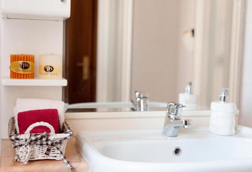 Стандартный внешний трехместный номер с ванной комнатой, Berici Bed And Breakfast