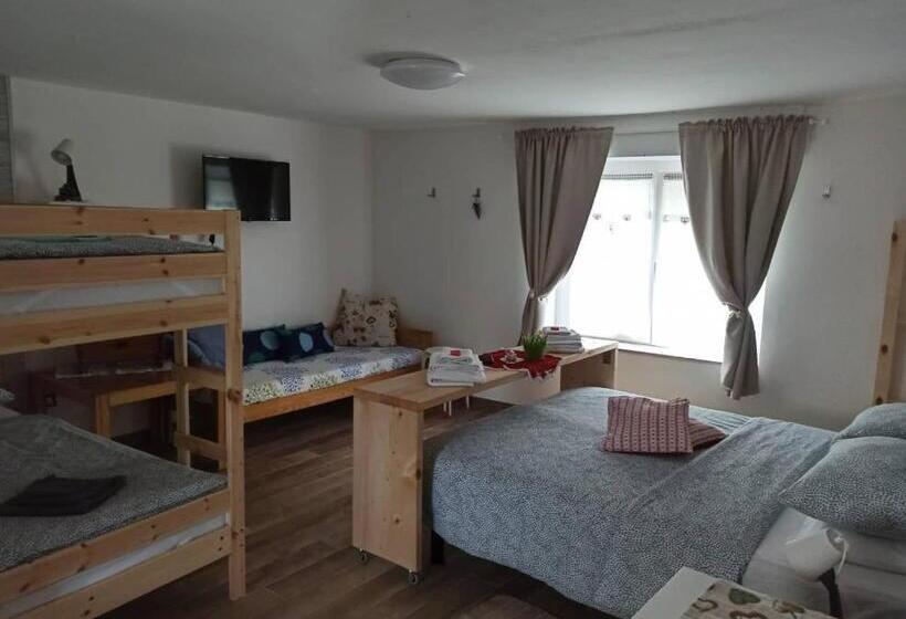 Family Suite, Affittacamere Ai Crocus