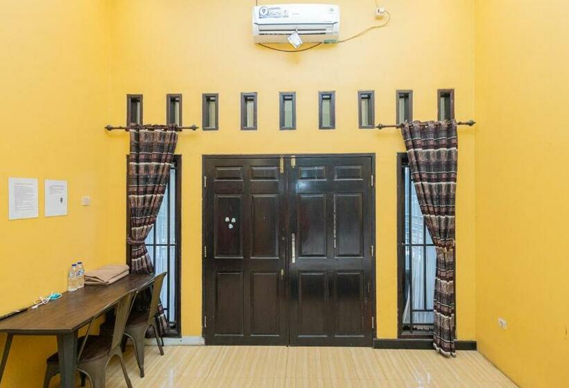 スタンダードルーム, Boss Residence Serang Mitra Reddoorz