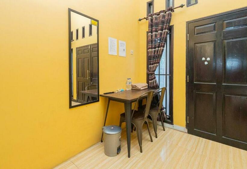 スタンダードルーム, Boss Residence Serang Mitra Reddoorz