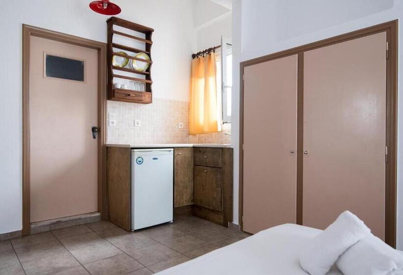 이코노미 스튜디오, Ibiscus Hotel Malia