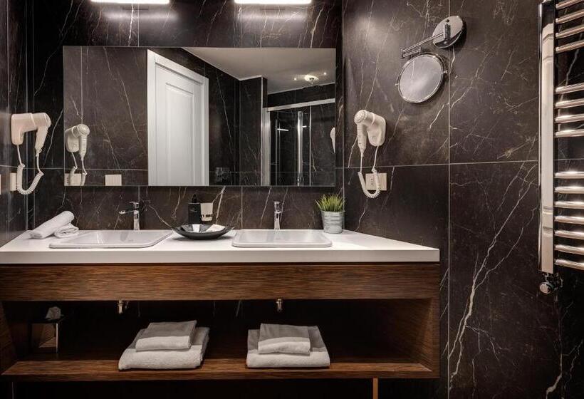 חדר סטנדרט לארבעה, Rome Art Hotel   Gruppo Trevi Hotels