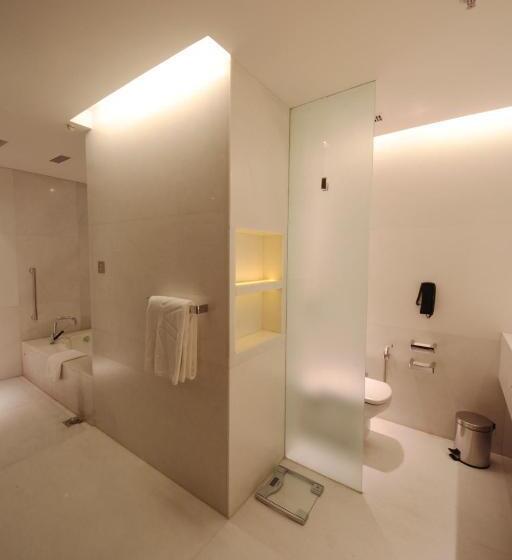 Deluxe Suite met Kingsize Bed, Vivanta New Delhi, Dwarka