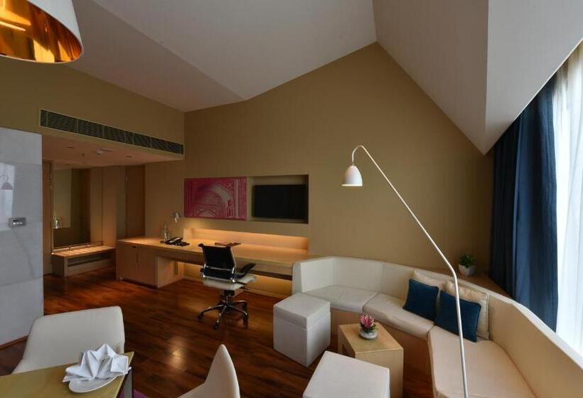 Люкс Deluxe Кровать Кинг, Vivanta New Delhi, Dwarka