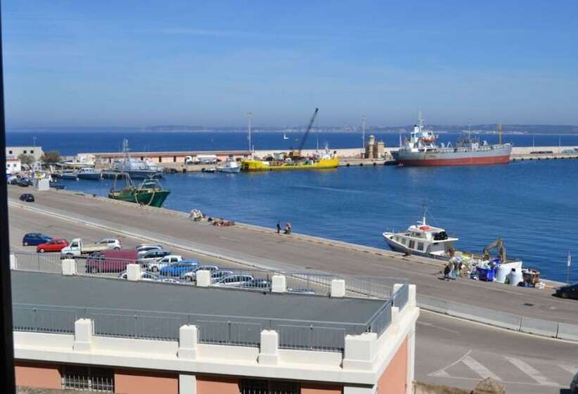 Четырехместный Номер Стандарт Вид на Море, Al Pescatore Hotel & Restaurant
