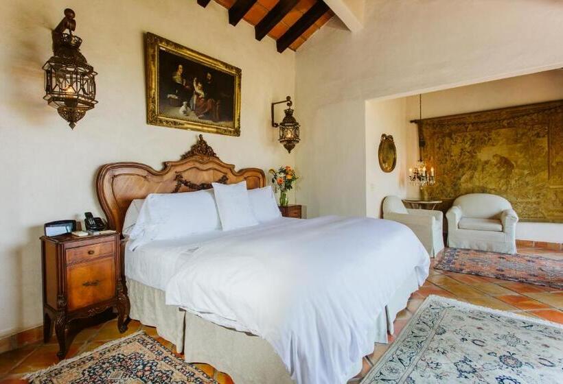 سوئیت مستر با چشم‌انداز, Hacienda San Angel