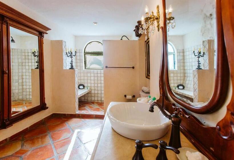سوئیت مستر با چشم‌انداز, Hacienda San Angel