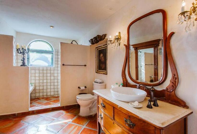 سوئیت مستر با چشم‌انداز, Hacienda San Angel