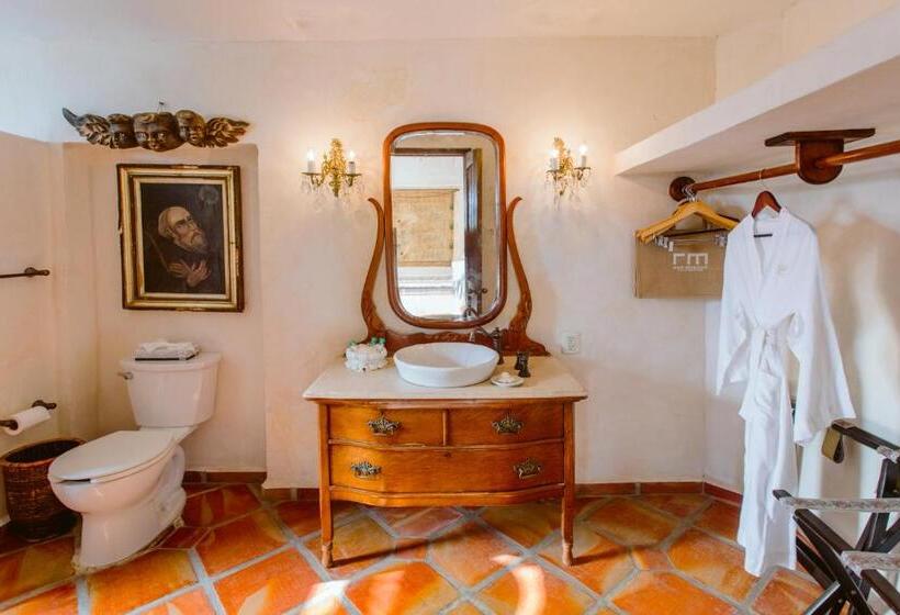 سوئیت مستر با چشم‌انداز, Hacienda San Angel