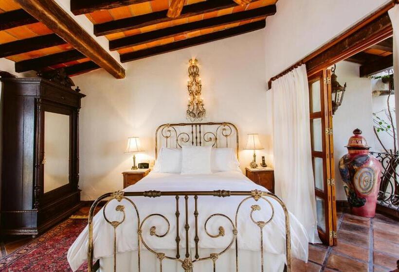 سوئیت جونیور با چشم‌انداز, Hacienda San Angel