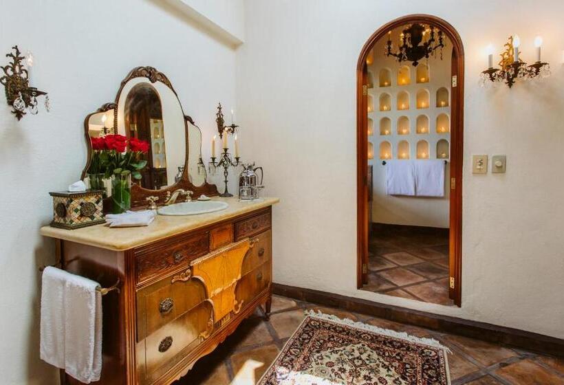سوئیت جونیور با چشم‌انداز, Hacienda San Angel
