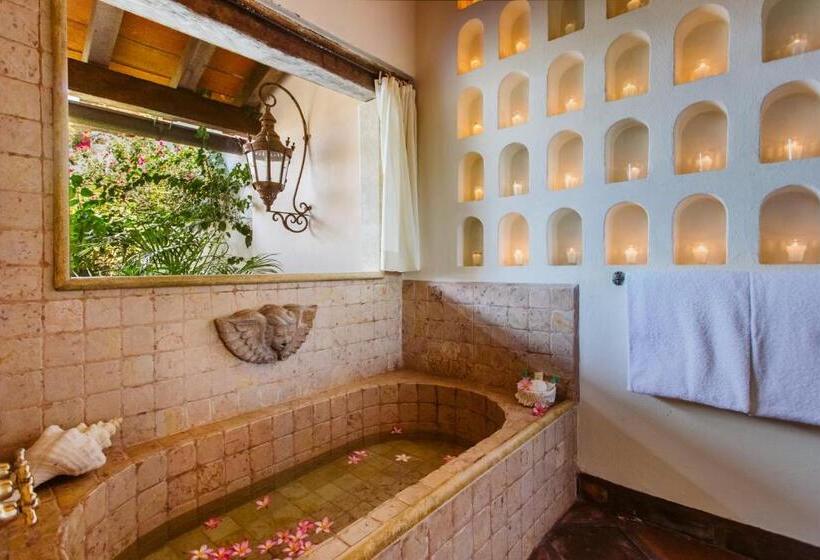 سوئیت جونیور با چشم‌انداز, Hacienda San Angel