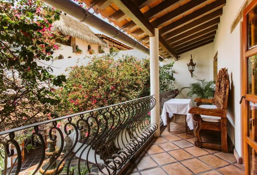 سوئیت جونیور با چشم‌انداز, Hacienda San Angel