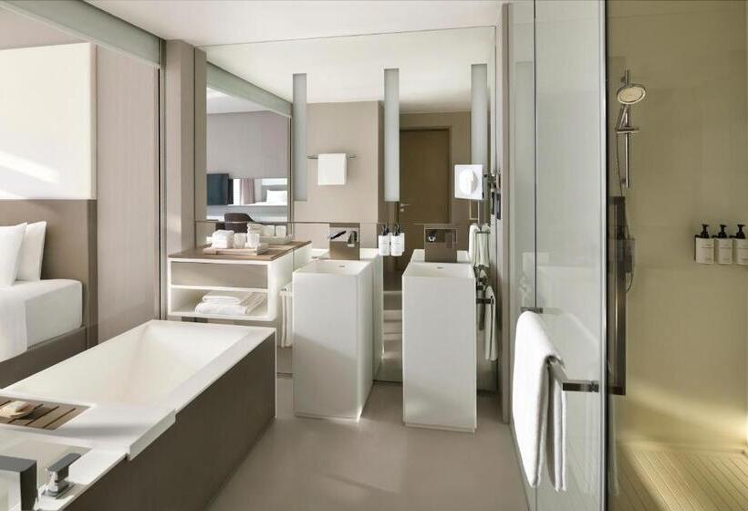 带大床的经典房间, Intercontinental Dubai Marina, An Ihg
