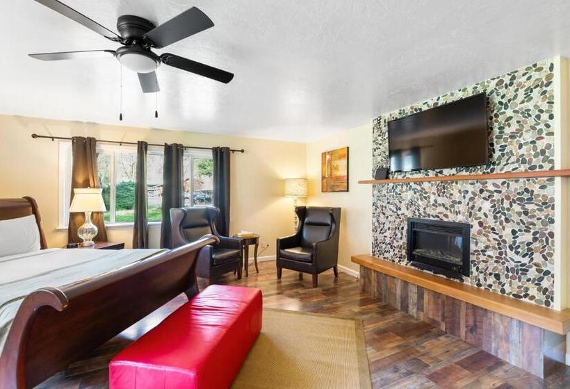 Дом 3 Спальни, Indian Creek Lodge