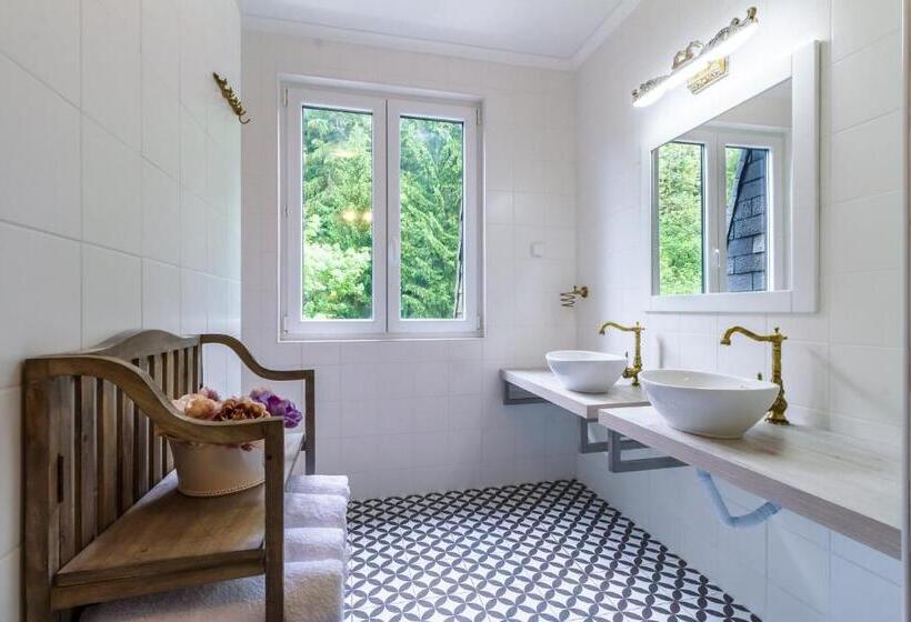 Трехместный Номер Стандарт Совместная Ванная, Penzion Kokorin Forest Villa