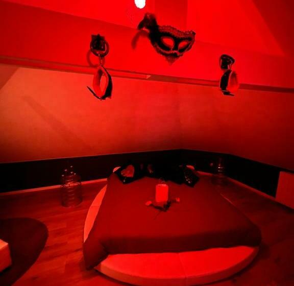 Люкс Deluxe Кровать Кинг, Redroom Loveroom Chambre Spa Privative Insolite Thème 50 Nuances De Grey