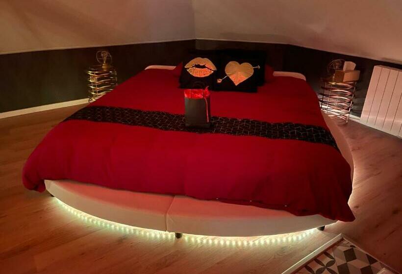 Люкс Deluxe Кровать Кинг, Redroom Loveroom Chambre Spa Privative Insolite Thème 50 Nuances De Grey