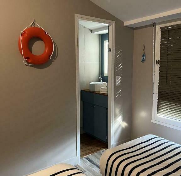 Family Suite, L Escale Au Port Miniature De Saint Savinien