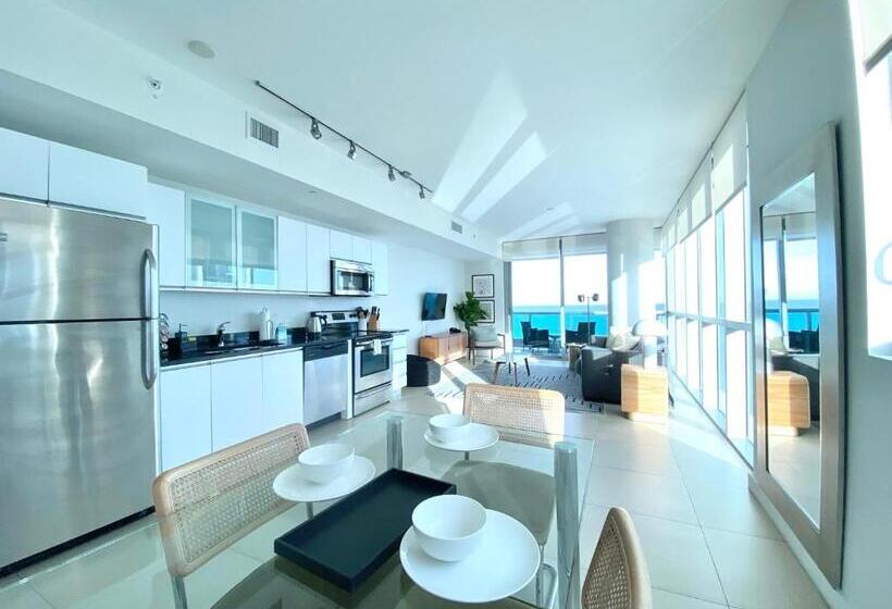 Superior suite with view, Monte Carlo Suites In Miami Beach