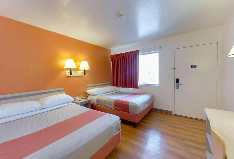 4인용 스탠다드 룸, Motel 6 Weed  Mount Shasta