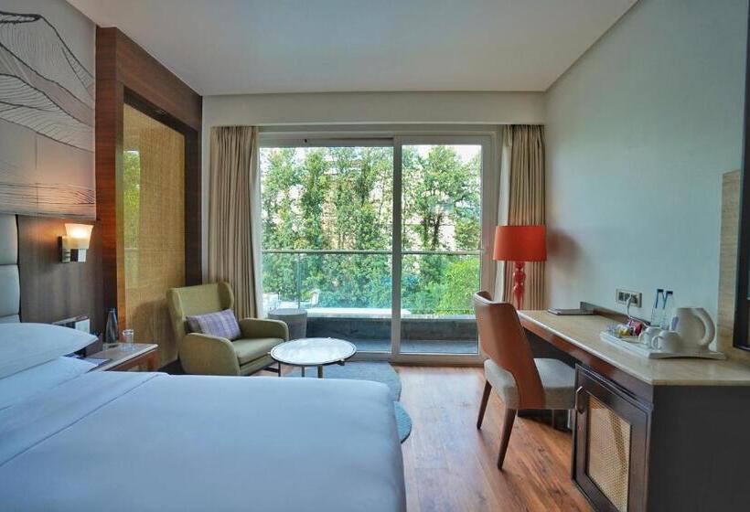 带大床的标准间, Hyatt Centric Rajpur Road Dehradun