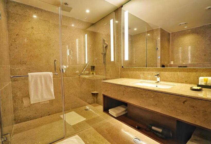 带大床的行政房间, Hyatt Centric Rajpur Road Dehradun
