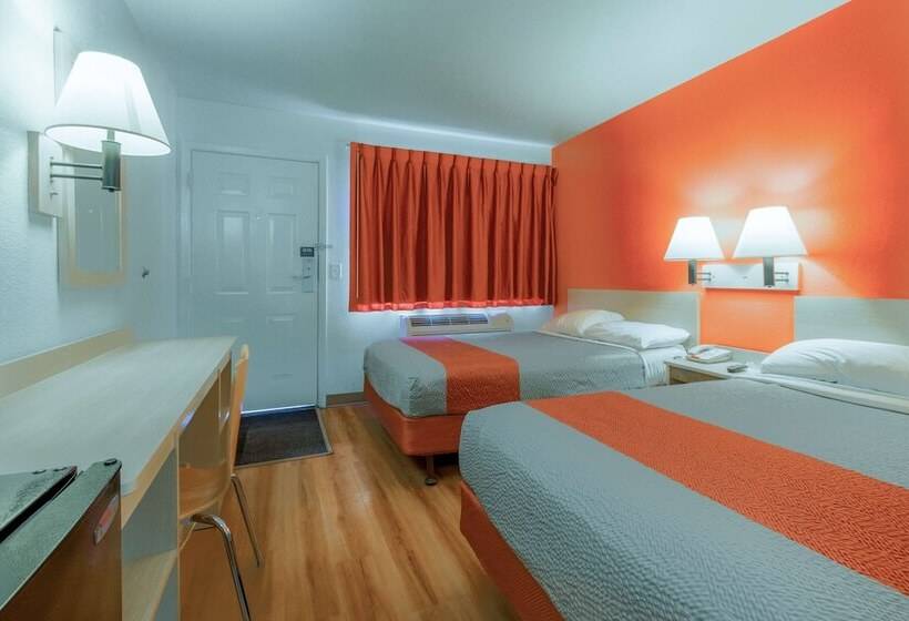 Номер Стандарт 2 Двуспальные Кровати, Motel 6kelso, Wa  Mt. St. Helens