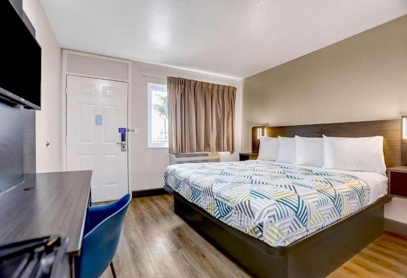 Стандартный Номер Кровать Кинг, Motel 6 San Bernardino, Ca   South