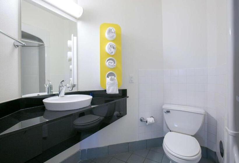 Четырехместный Номер Deluxe, Motel 6brooklyn Center, Mn  Minneapolis