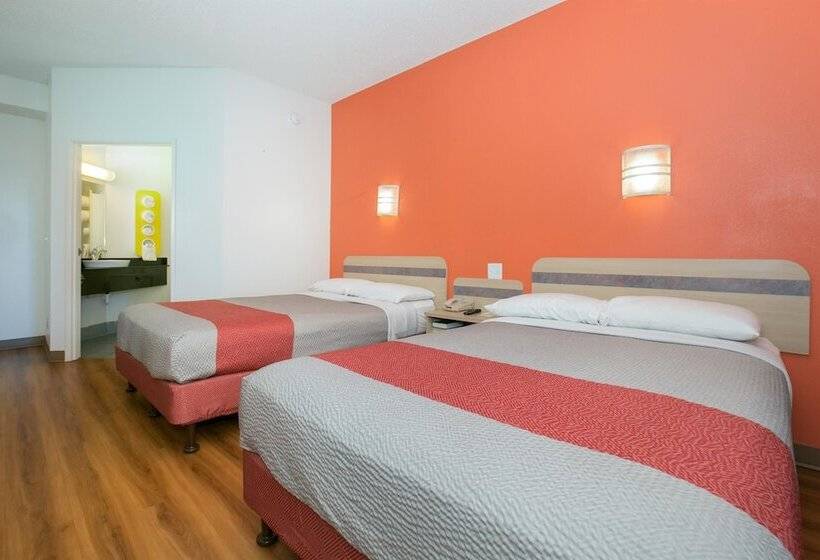 Номер Deluxe, Motel 6brooklyn Center, Mn  Minneapolis