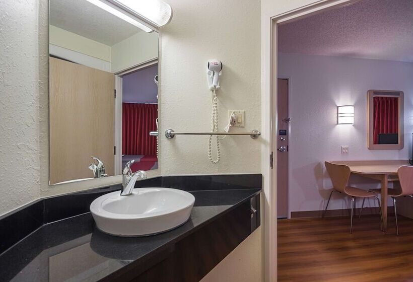 带2个双人床的标准工作室, Motel 6whitby, On  Toronto East