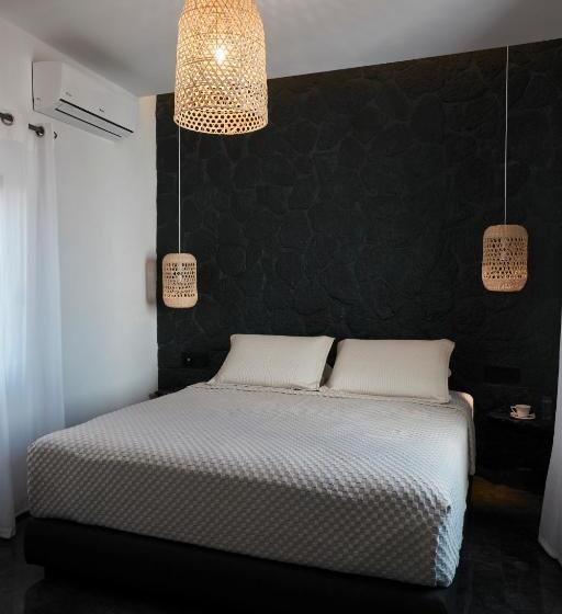 Suite con Hidromasaje, Oia Suites