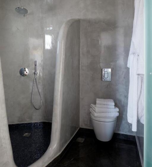Suite con Hidromasaje, Oia Suites