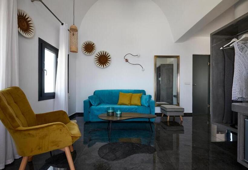 Suite con Hidromasaje, Oia Suites