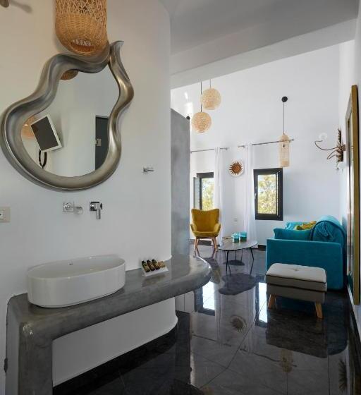 Suite con Hidromasaje, Oia Suites