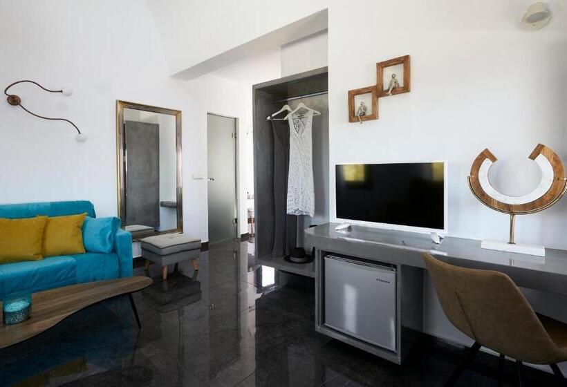 Suite con Hidromasaje, Oia Suites
