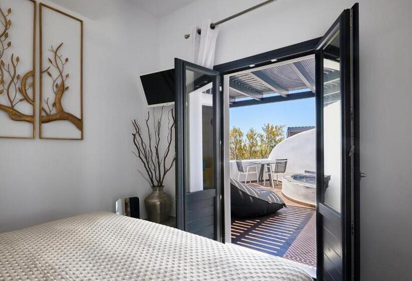 Suite con Hidromasaje, Oia Suites