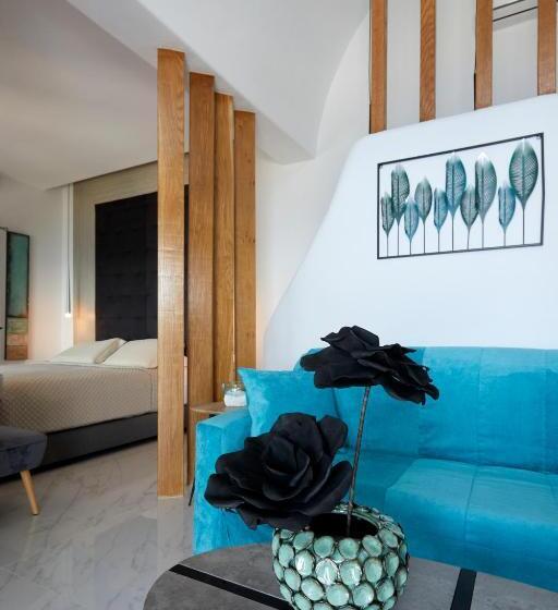Suite con Hidromasaje, Oia Suites