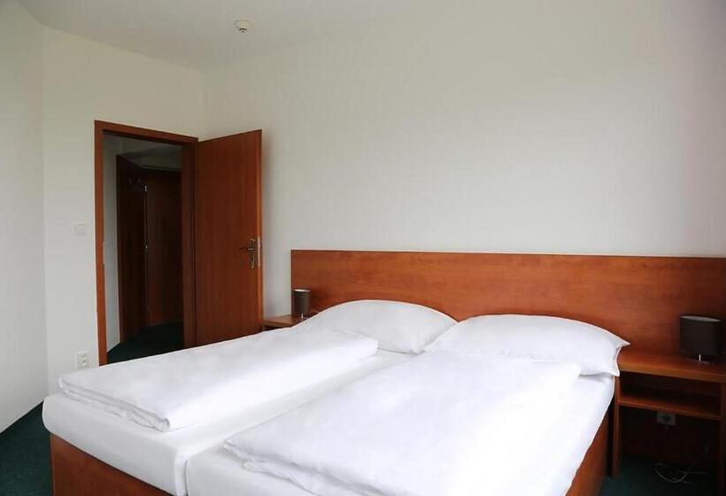 اتاق خانوادگی, Sporthotel Hostivice