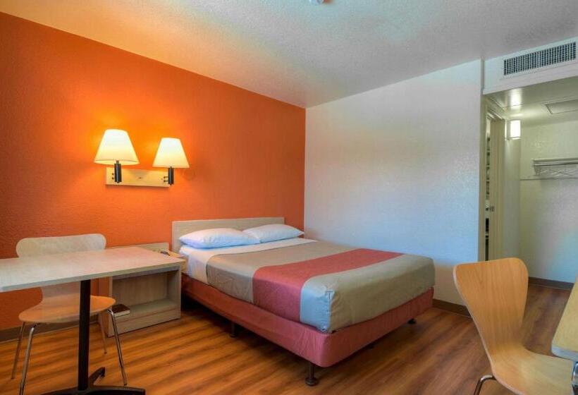장애인을 위한 스탠다드 룸, Motel 6 Jurupa Valley, Ca   Riverside West
