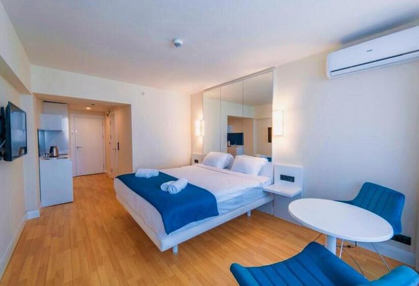 استودیوی استاندارد با چشم‌انداز دریا, Apartments Orbi City Sea View