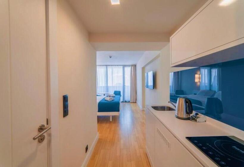 استودیوی استاندارد با چشم‌انداز دریا, Apartments Orbi City Sea View